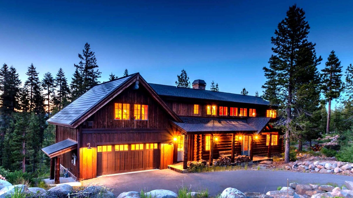 Truckee House | STUNNING LOG HOUSE & A COOK'S PARADISE!