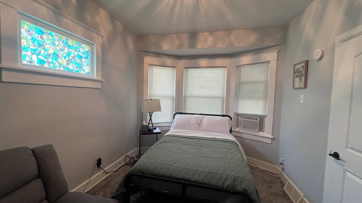 Milwaukee Apartment | Stunning Lower 2-bedroom unit is located in city of Milwaukee