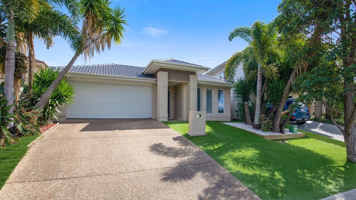 North Lakes House | Stunning luxurious house