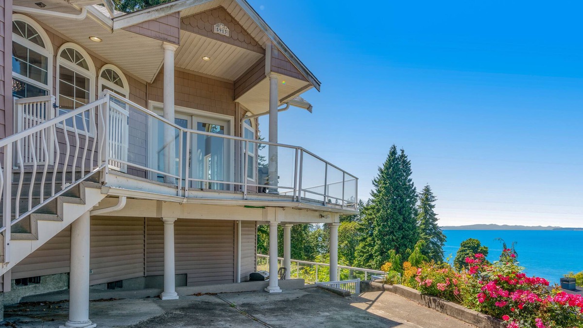 Blaine House | Stunning & luxurious dog-friendly water-view home with private beach access