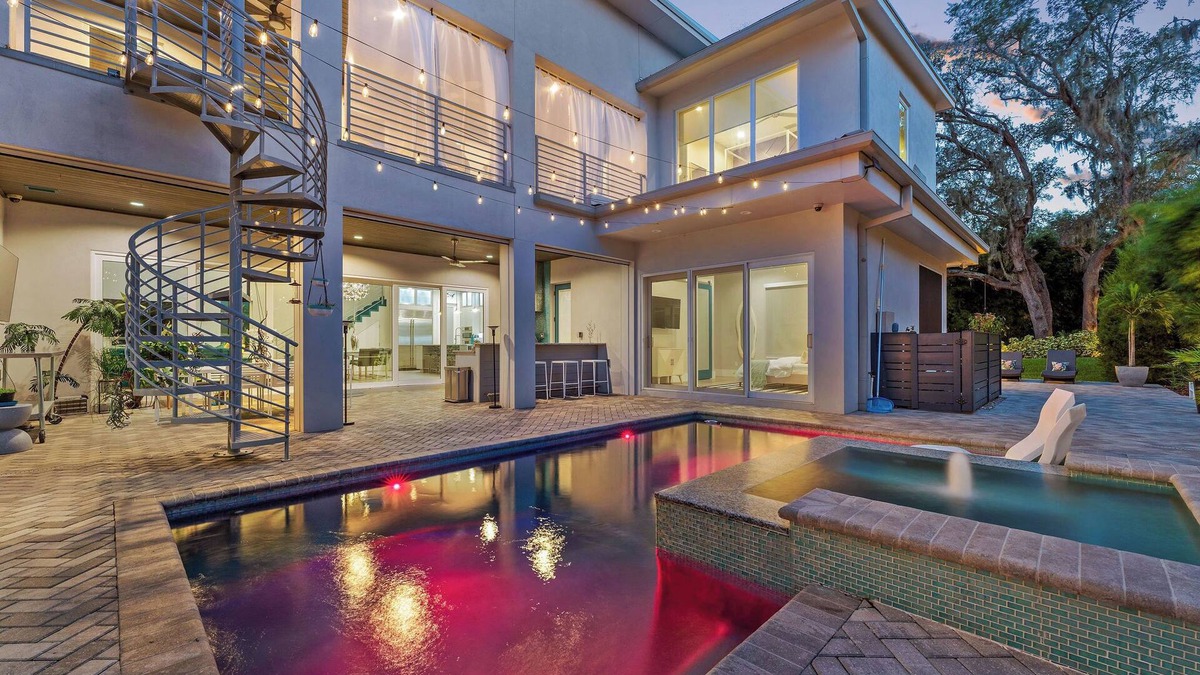 Baldwin Park Villa | Stunning Luxury Home in Artsy Winter Park featuring Nintendo-Themed Game Room!
