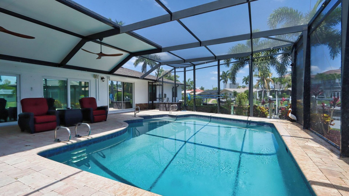 Town and River House | Stunning Luxury Waterfront Living - The Banyan House