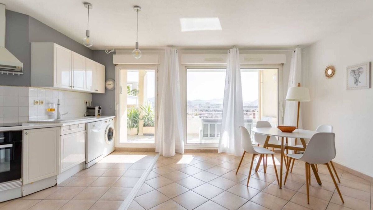 Vauban Apartment | Stunning Marseille Apartment 4, 6 People Air Conditioning Parking