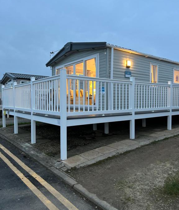Filey Apartment | Stunning mini lodge with sea view