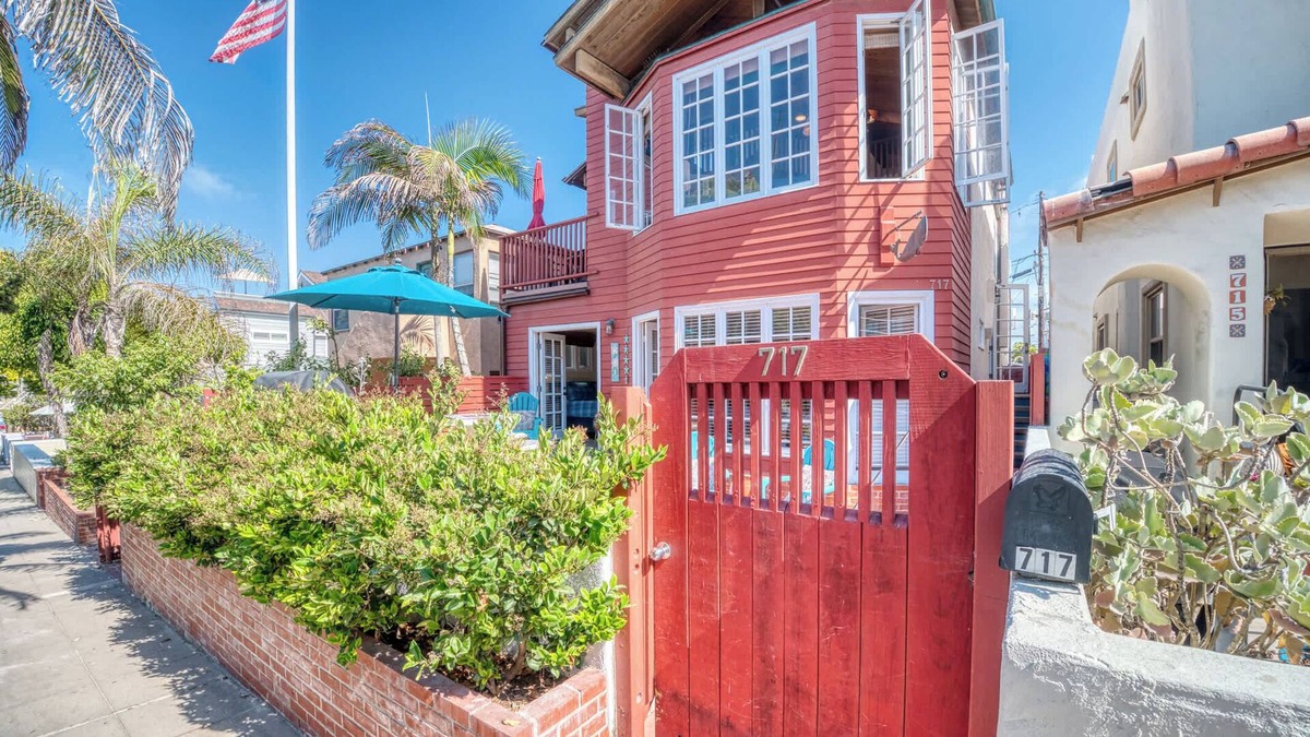 Mission Beach House | Stunning Mission Beach Home - Steps to the Sand!