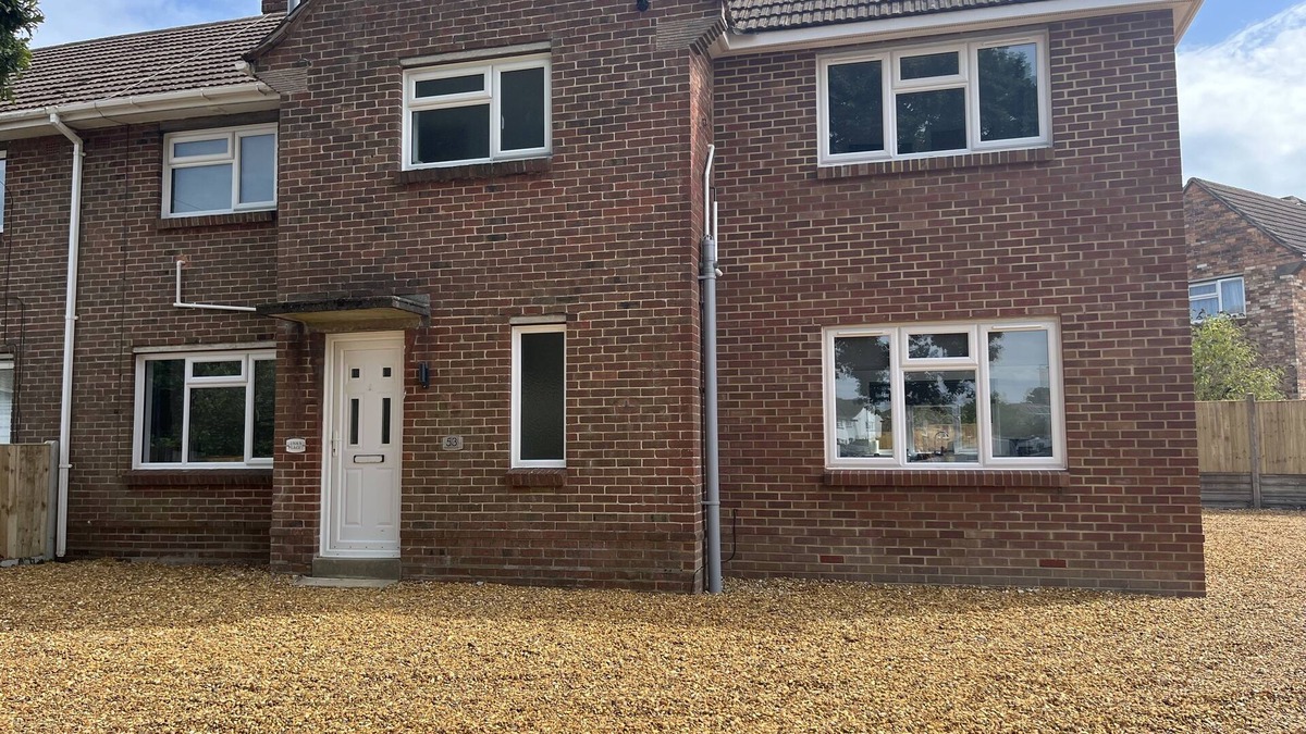Poole House | Stunning modern 6-Bedroom house all with en-suite