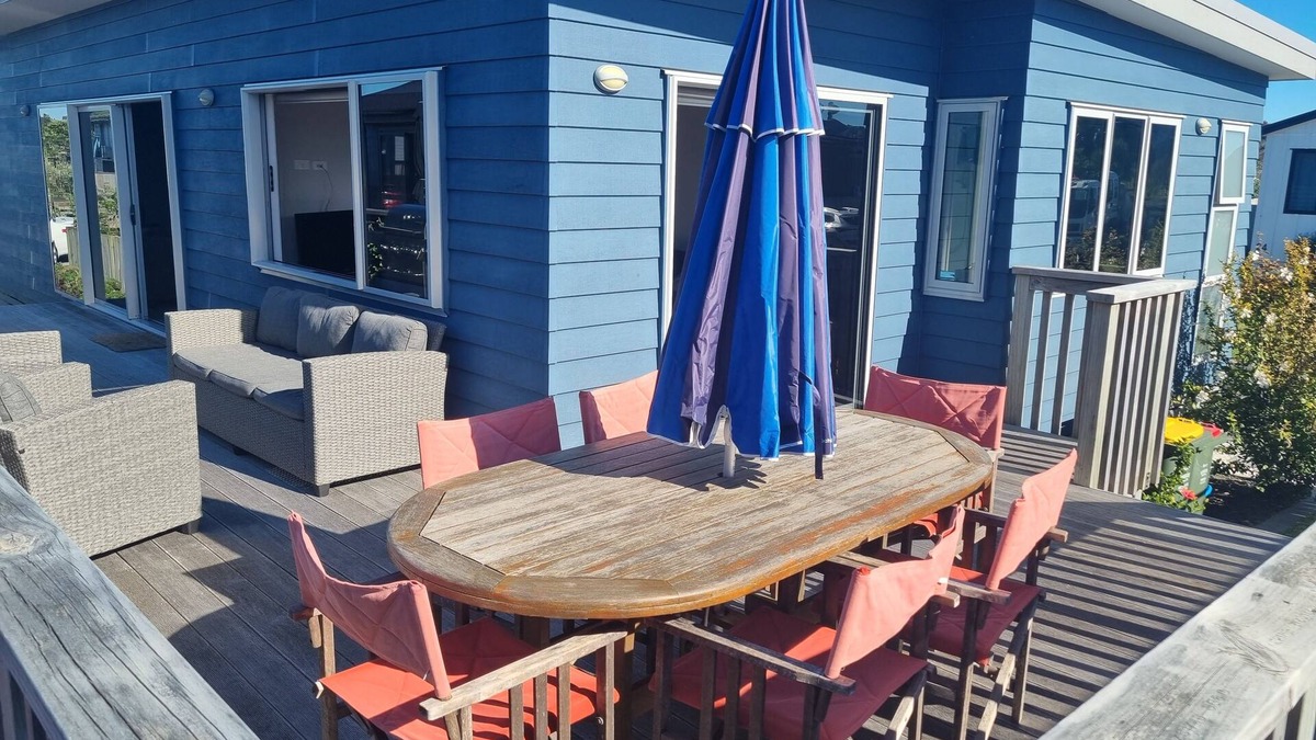 Waihi Beach House | Stunning modern beach house 5 minutes walk from the beach