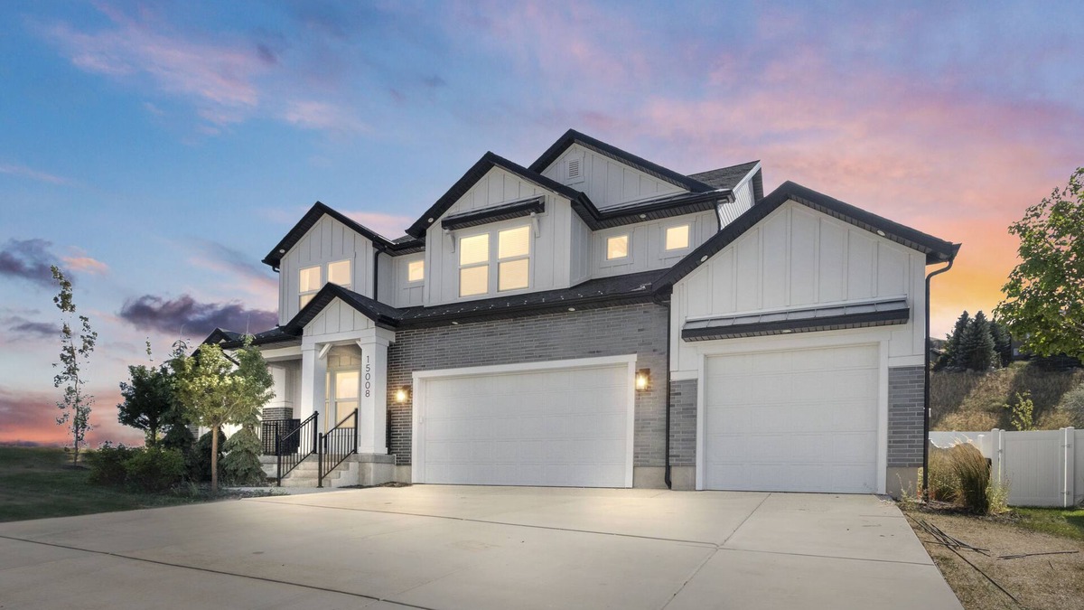 Draper House | Stunning Modern Craftsman 4 Bedroom Home in Draper
