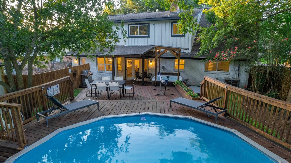 Westbury House | Stunning Modern Dream Home w Pool, Grill, Foosball