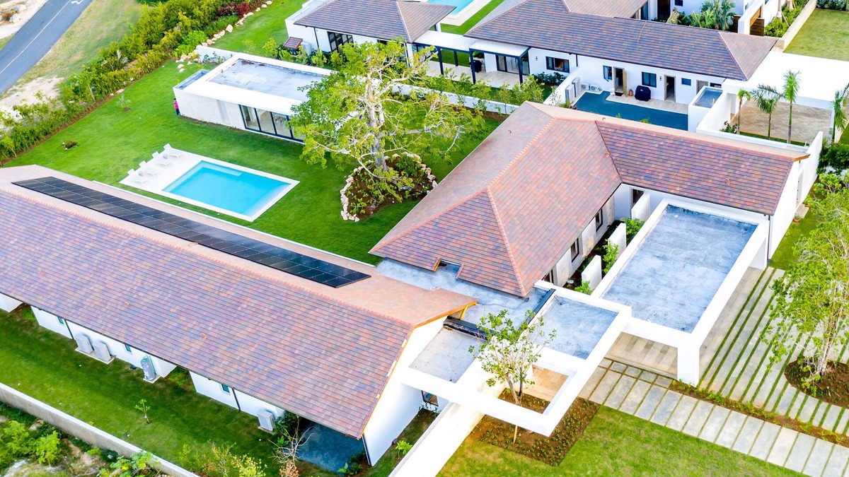 Las Lomas Villa | Stunning Modern Garden Villa in a Beautiful Setting LA CEIBA