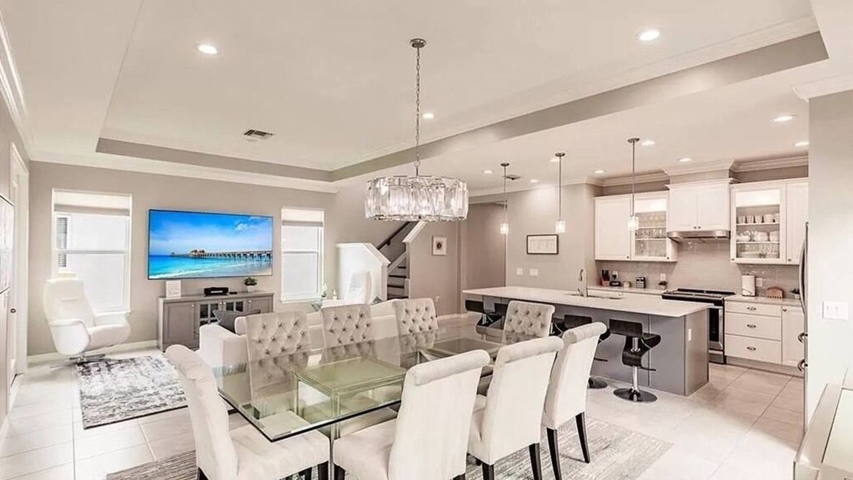 Naples House | Stunning modern house in gated community, 20 min from Marco Beach and DT Naples!