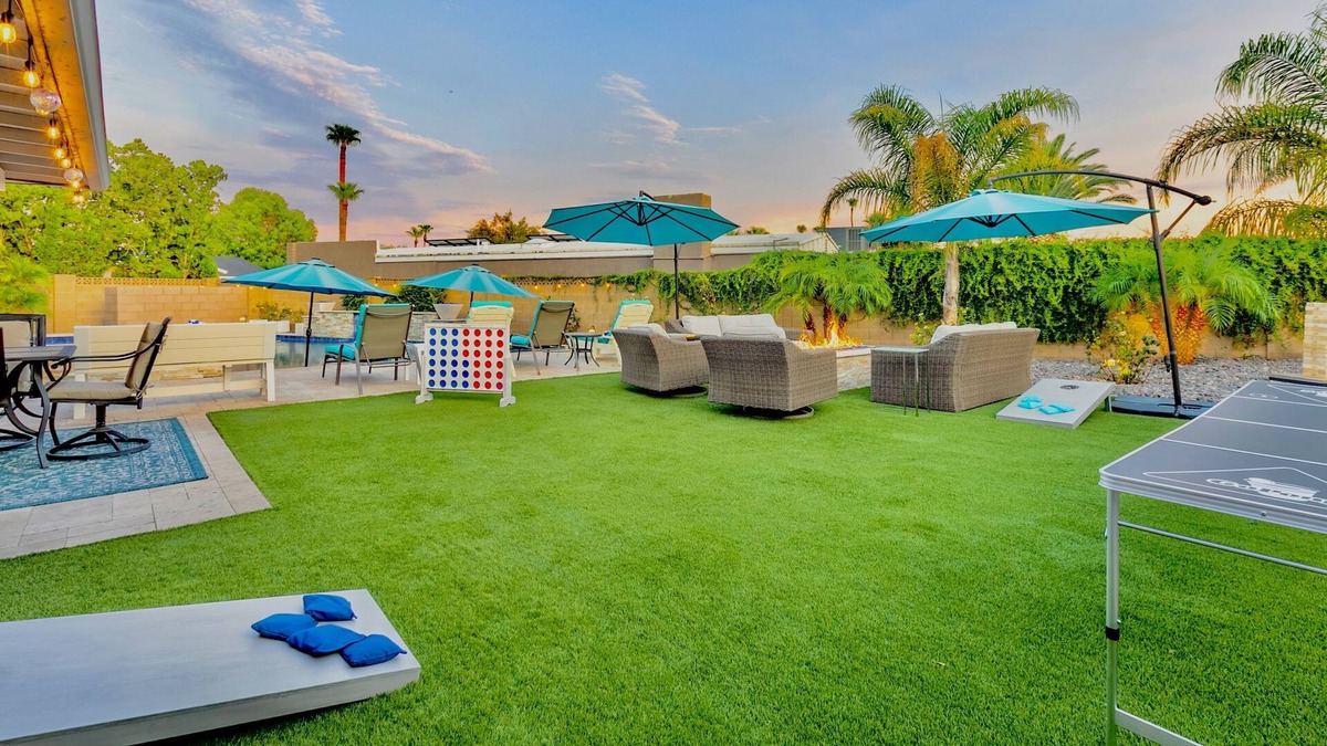 Park Scottsdale Eight Villa | Stunning Modern Remodel Near Old Town, New Heated Pool, Spa & Fire Pit HUGE YARD