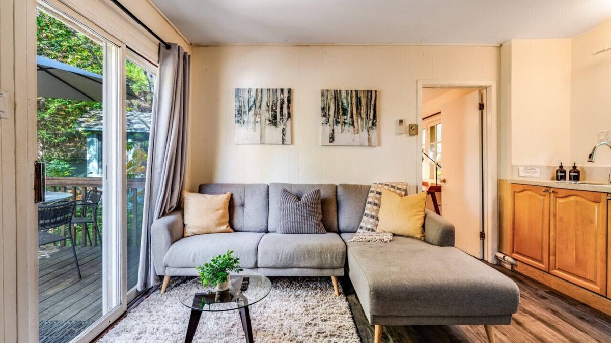 Dwight House | Stunning modern waterfront cottage in Muskoka - Tumble Inn