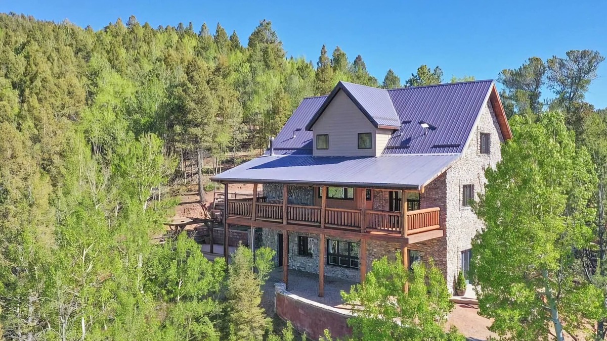 Rainbow Valley Cabin | Stunning Mountain Home with Breathtaking Panoramic Views