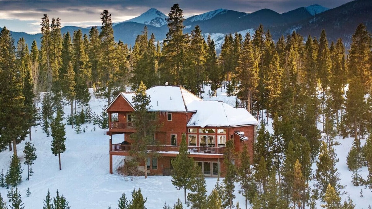 Tabernash House | Stunning Mountain Retreat W/Views|Private Hot Tub