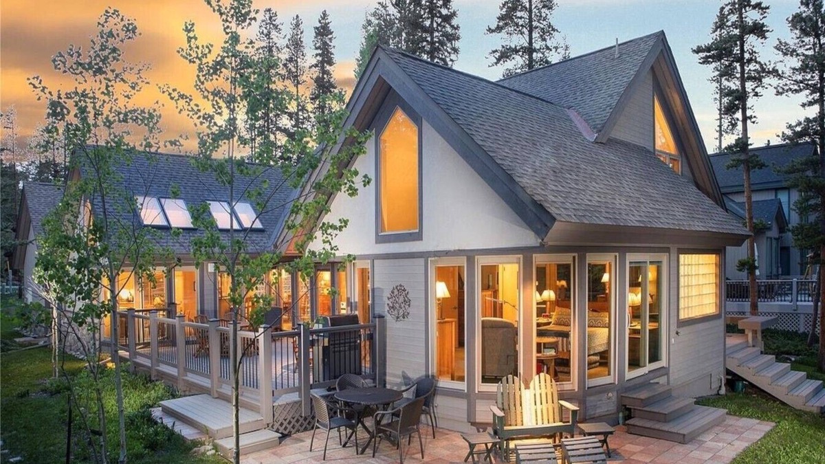 Christie Heights House | Stunning Mountain Retreat Between Slopes And Town