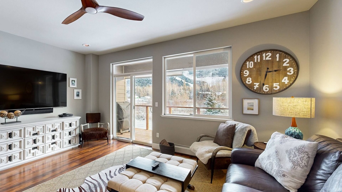 Alyeska Condo | Stunning mountain-view home on Glacier Creek with deck, BBQ, and family friendly