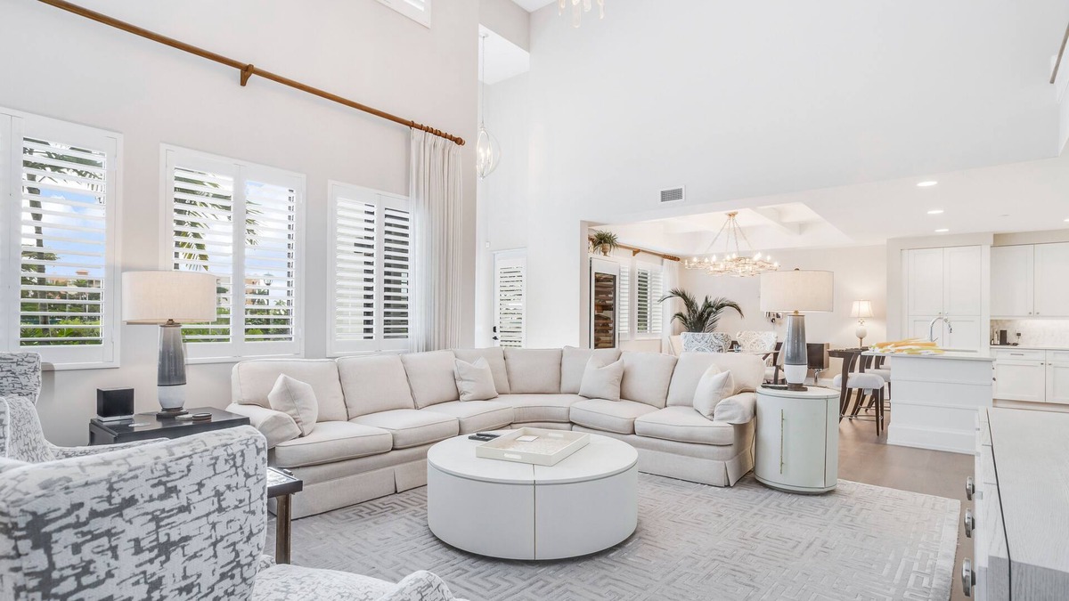 Redevelopment Area Condo | Stunning Naples Condo Near the Beach & Shopping W/Shared Pool & Gas Grills