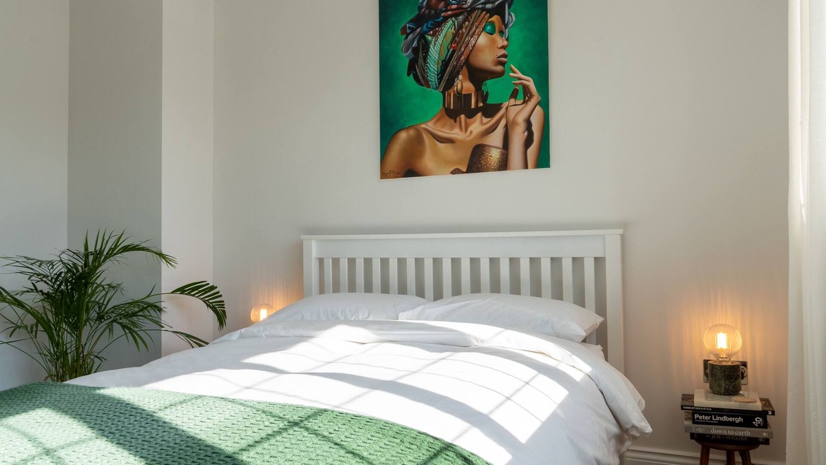 West Twickenham House | Stunning new 2 bedroom home with free parking