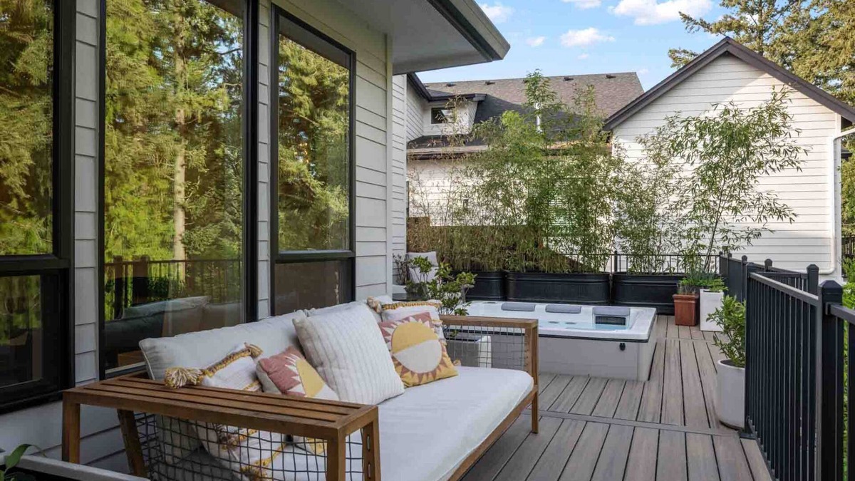 Rock Creek House | Stunning New Build w/ Huge Deck Overlooking Greenspace, Hot Tub, Pet Friendly, & Chef's Kitchen, BBQ
