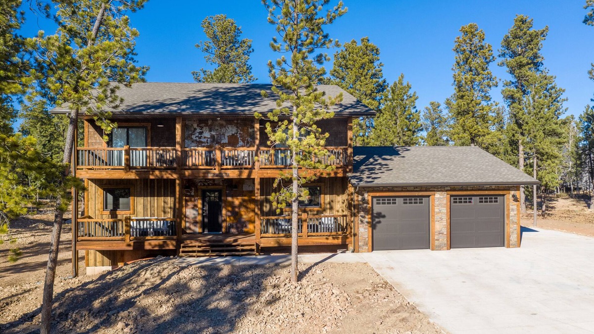 Deadwood Cabin | Stunning New Cabin in Powder House Pass with Hot Tub & Theater Room