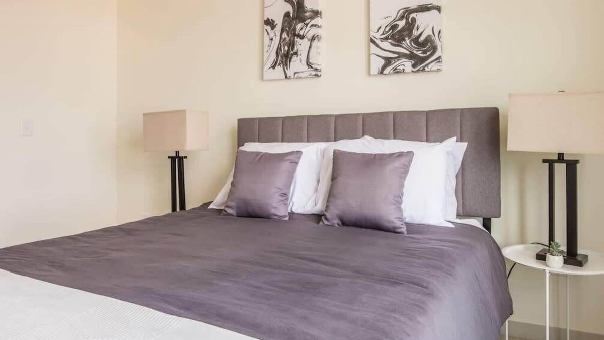 Downtown Louisville Apartment | Stunning Nulu 1BR CozySuites 04