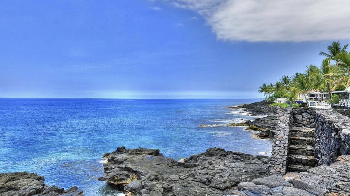 Kahaluu Bay House | Stunning Ocean Front Home