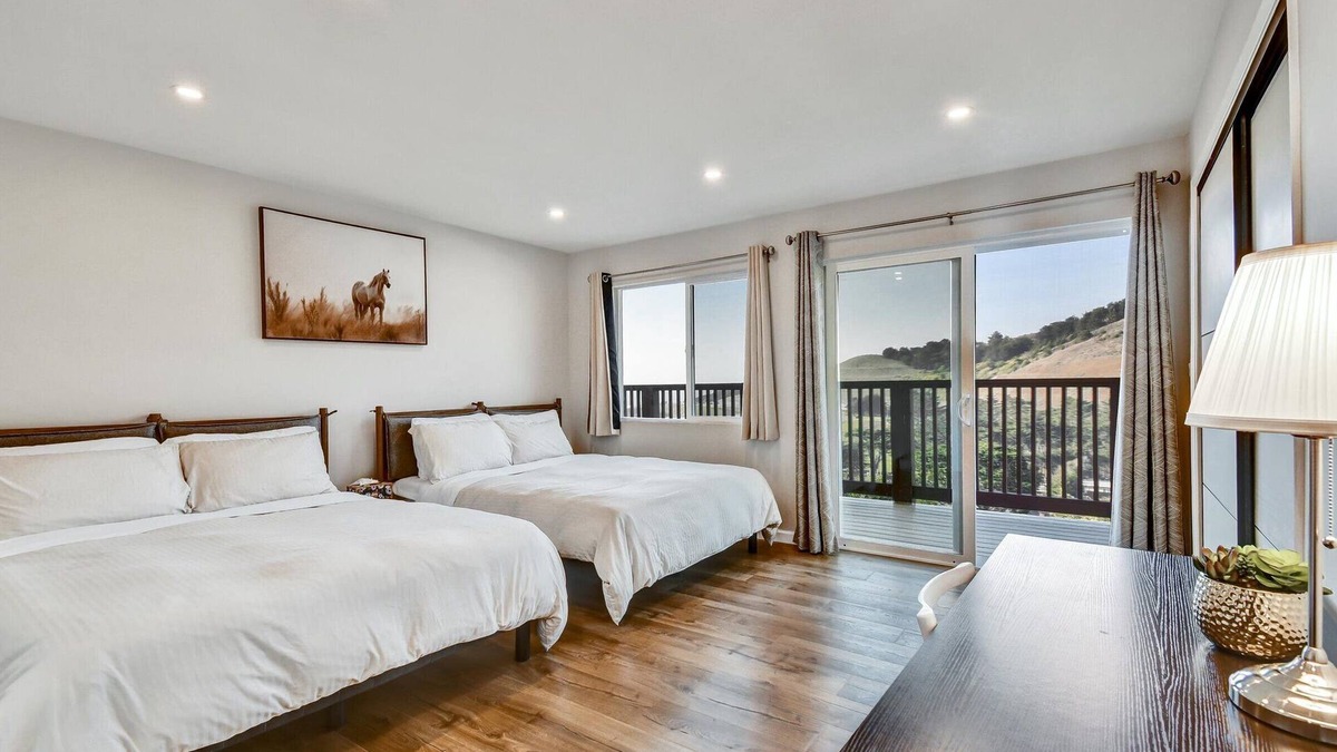 Sharp Park House | Stunning Ocean Mountain View Near SF+Beach Suite