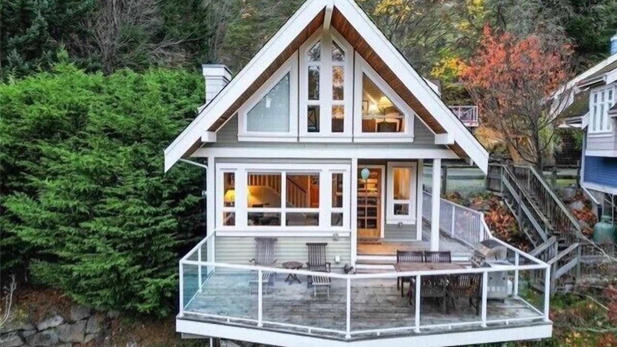 Pender Island Cottage | Stunning Ocean View Cottage on Pender Island