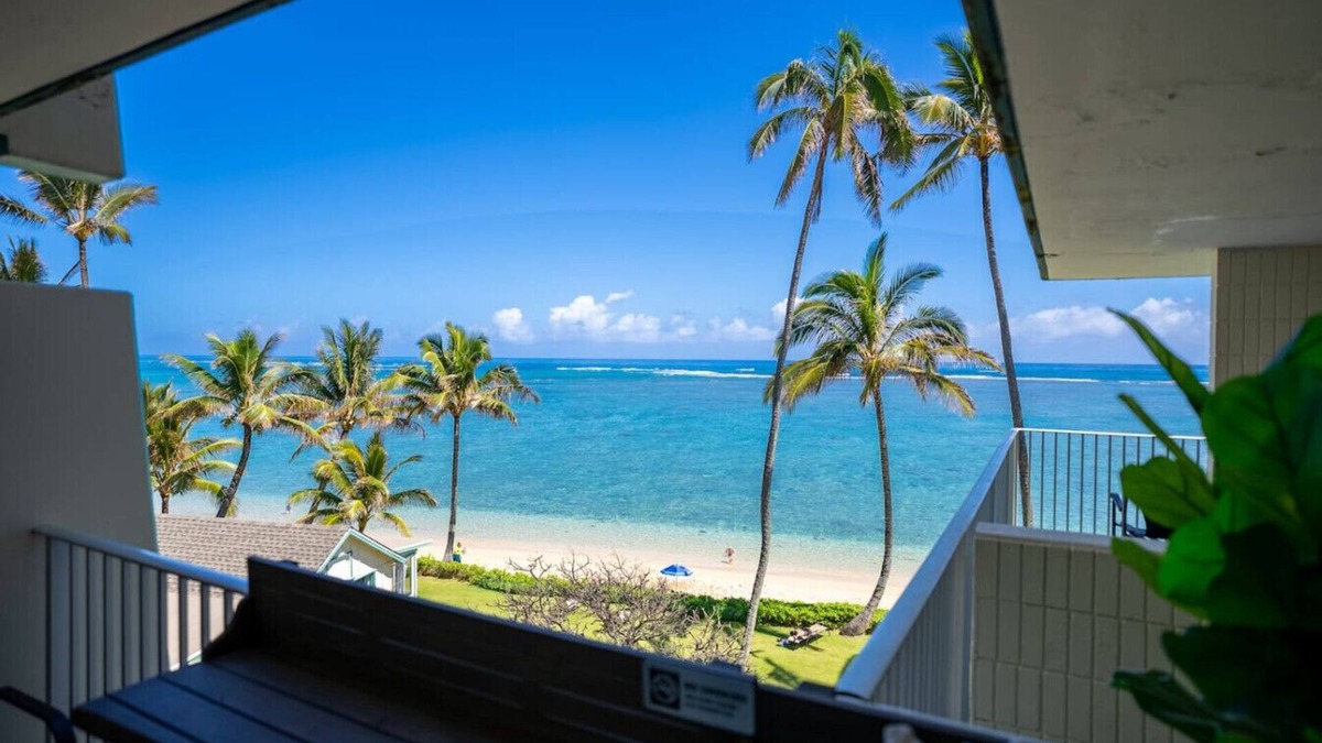 Punaluu Apartment | Stunning Ocean View* Walk to Beach in One Minute*