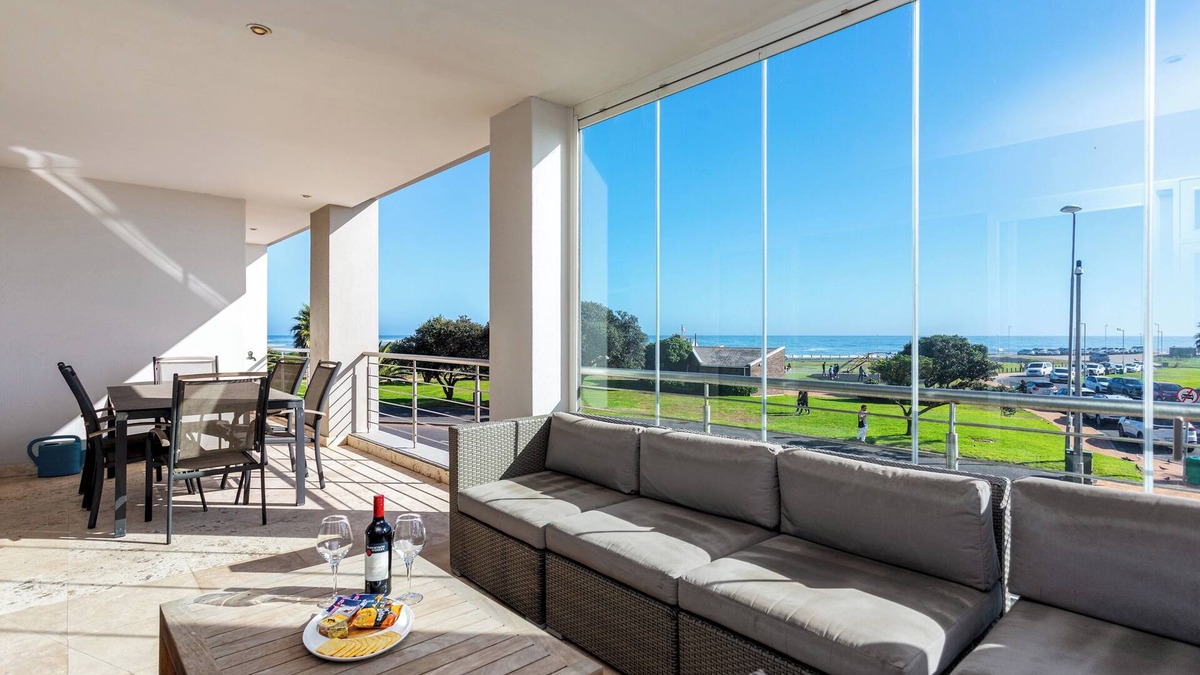 Mouille Point Apartment | Stunning Ocean Views, Platinum Mile by CTHA