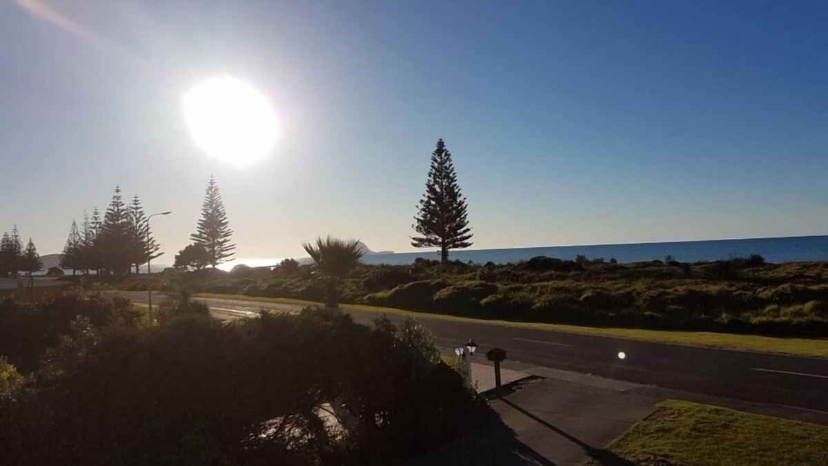 Ohope House | Stunning Ohope Ocean Views from a spacious house