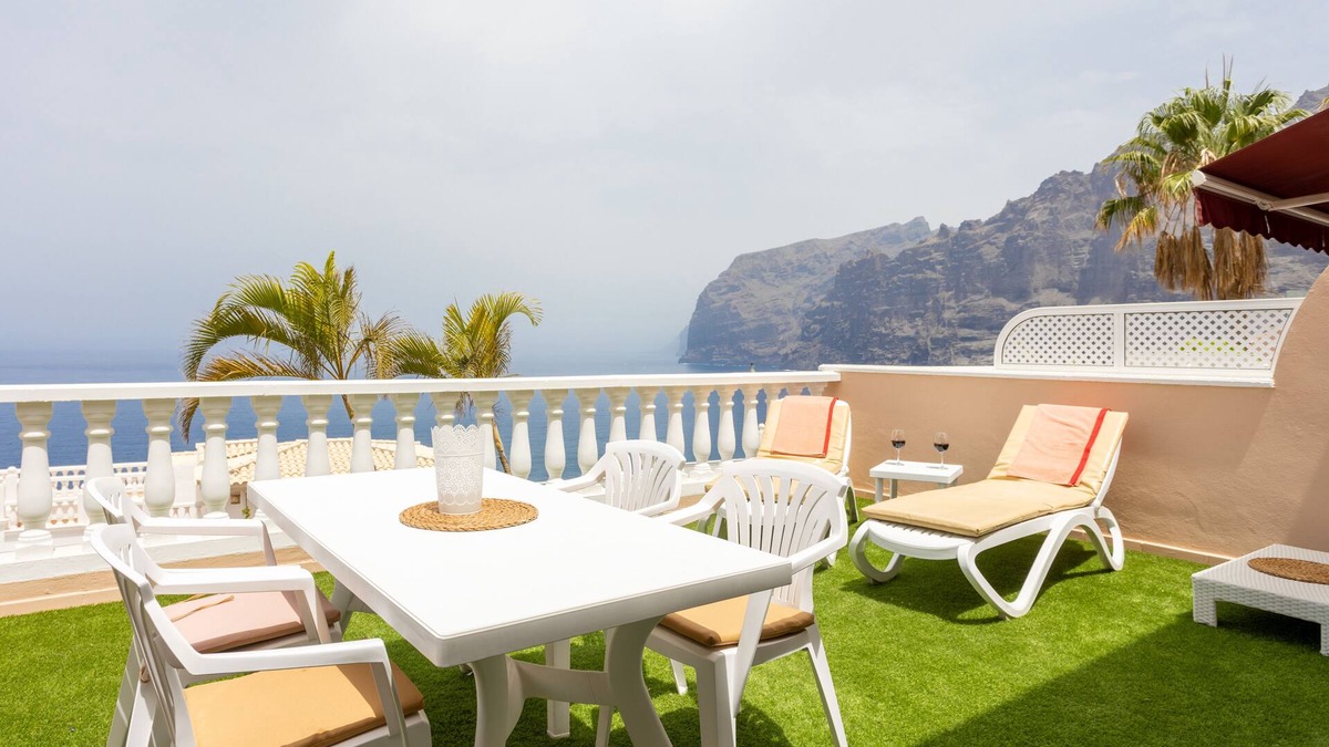 Los Gigantes Apartment | STUNNING ONE BEDROOMED HOLIDAY HOME WITH SPECTACULAR SUN TERRACE