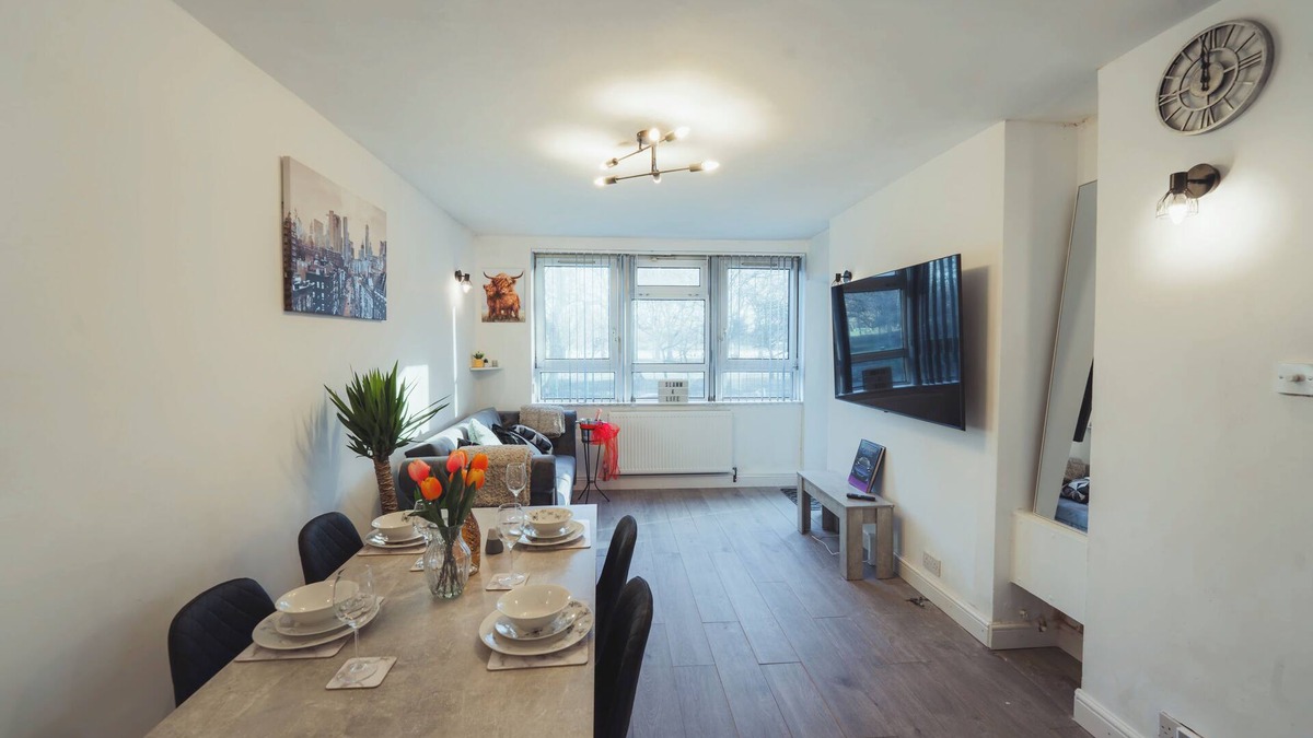 St. Mary's Park Apartment | Stunning one bed apartment over looking Battersea Park with balcony.