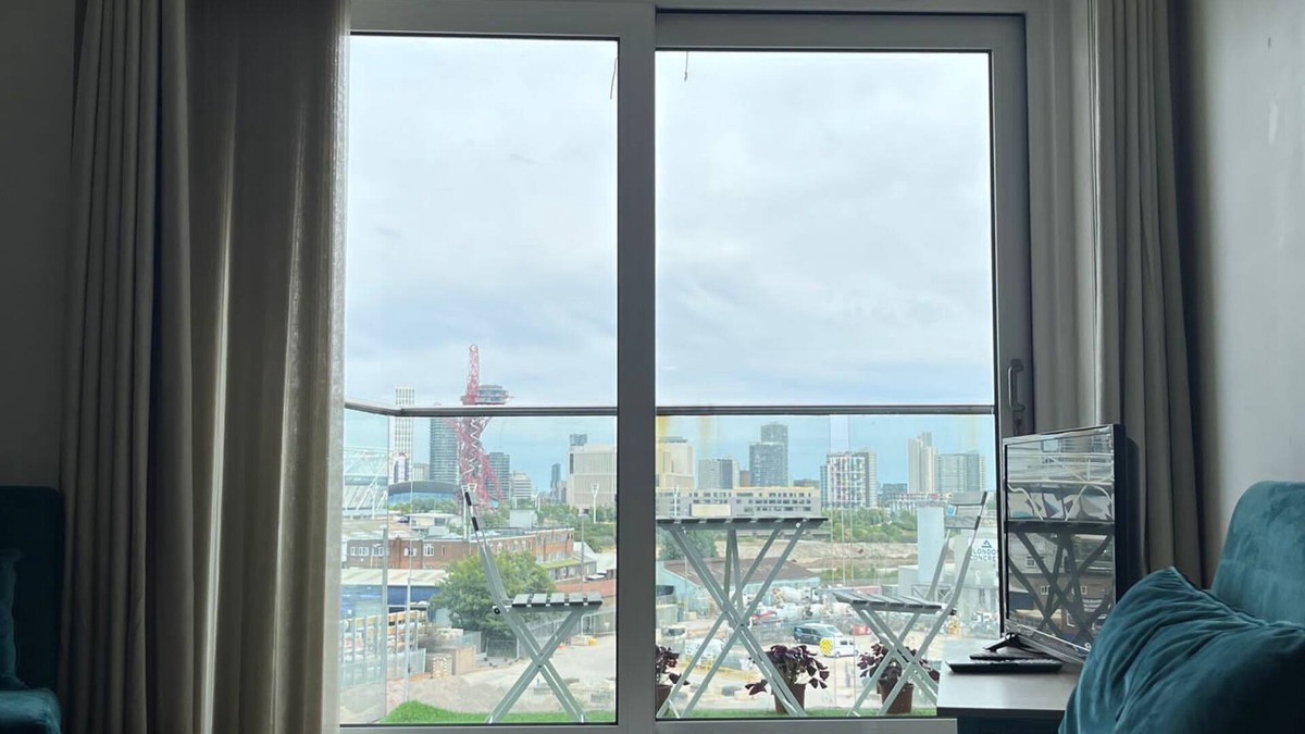 Bow Apartment | Stunning one bed with rooftop - opposite Stadium