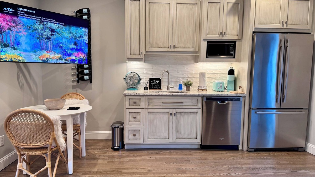 Myers Park Apartment | Stunning one-bedroom apartment located in the Myers Park neighborhood.