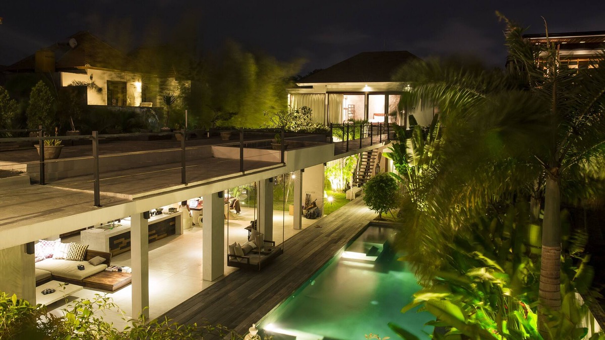 Umalas Villa | Stunning open plan 5BR villa set quietly amongst yet minutes to the beach!