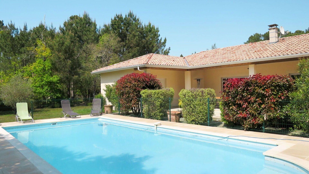 Grayan-Et-L'Hopital House | Stunning private villa for 8 people with private pool, WIFI, TV, terrace and pets allowed
