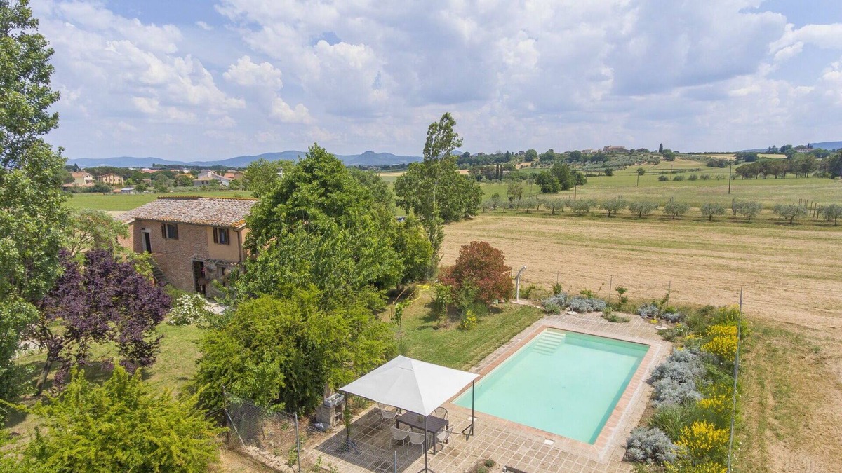 Castiglione del Lago Villa | Stunning private villa with WIFI, private pool, TV, pets allowed, panoramic view and parking
