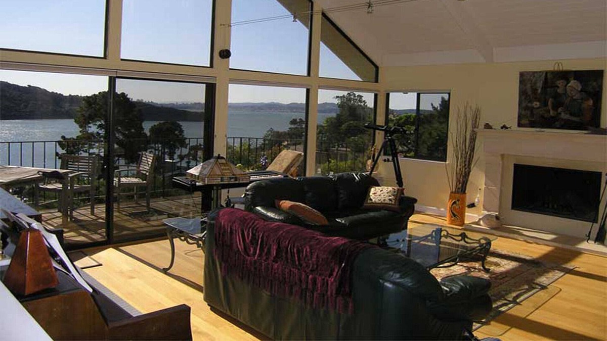 Belvedere Tiburon House | Stunning Panoramic San Francisco Bay Views, easy quick ferry to Pier 39