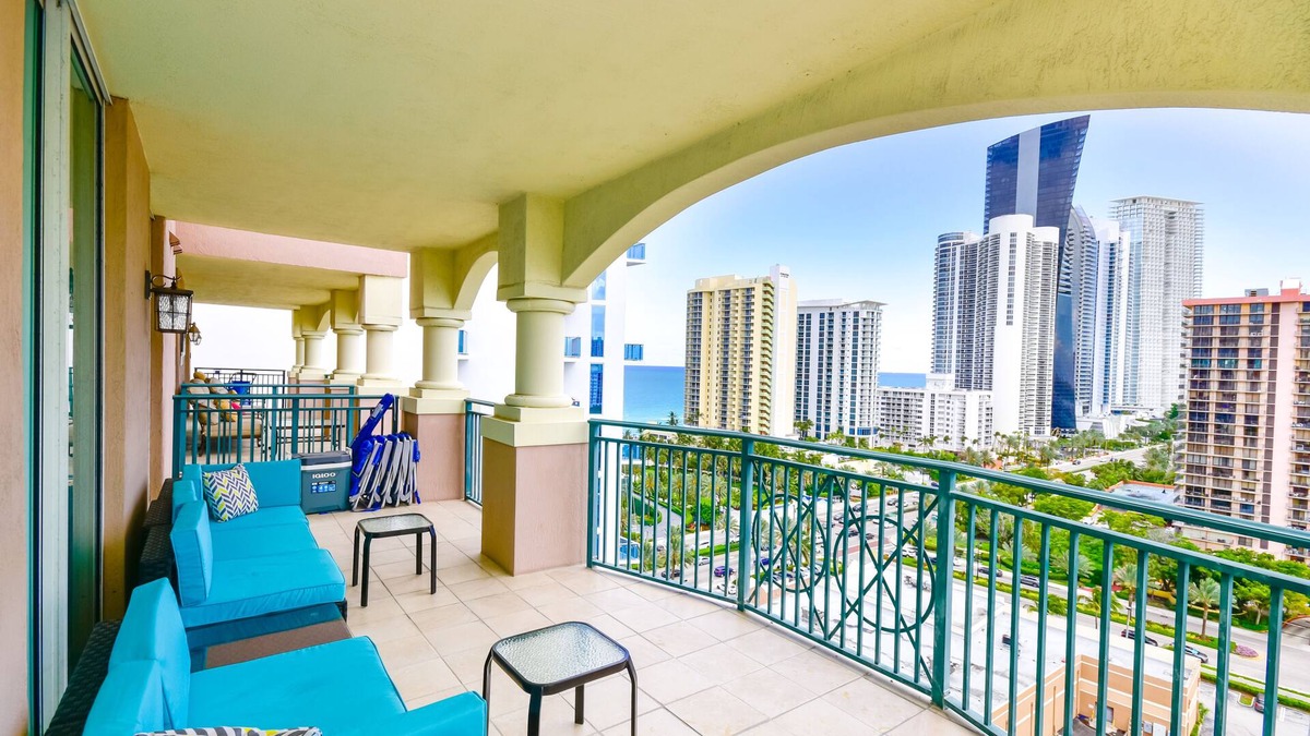 Sunny Isles Beach Apartment | stunning penthouse steps from the ocean