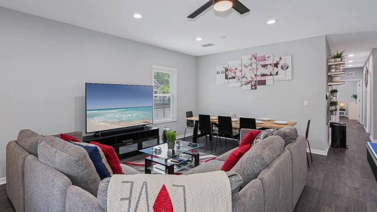Ybor City Apartment | Stunning & Perfect Home w/Pool/Ping Pong Table Near Downtown, Ybor & Armateur
