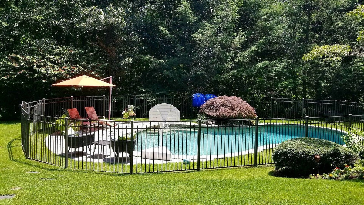 Westport House | STUNNING POOL & SCREENED PORCH! Private home, close to EVERYTHING!