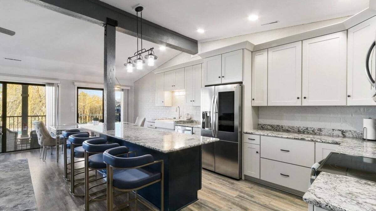 Fontana-on-Geneva Lake Condo | Stunning Pool View Condo at Abbey Villa |Gas Fireplace |Deck |Walk to Beach & Restaurants
