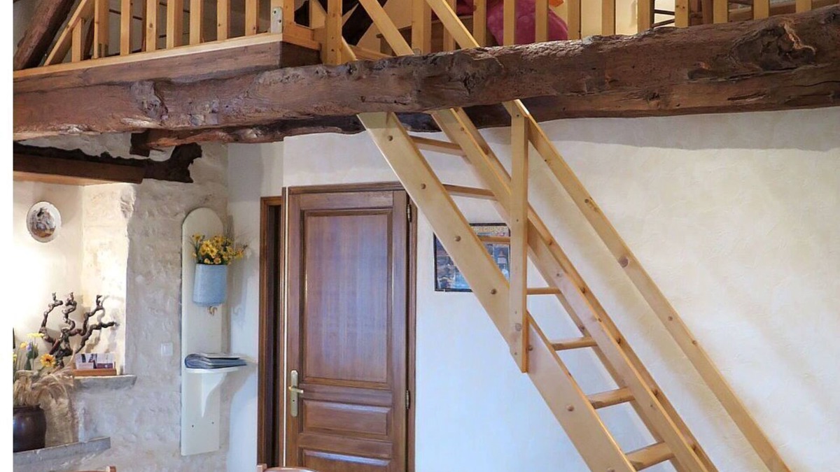 Lalbenque Villa | Stunning private villa for 4 guests with TV, terrace and pets allowed