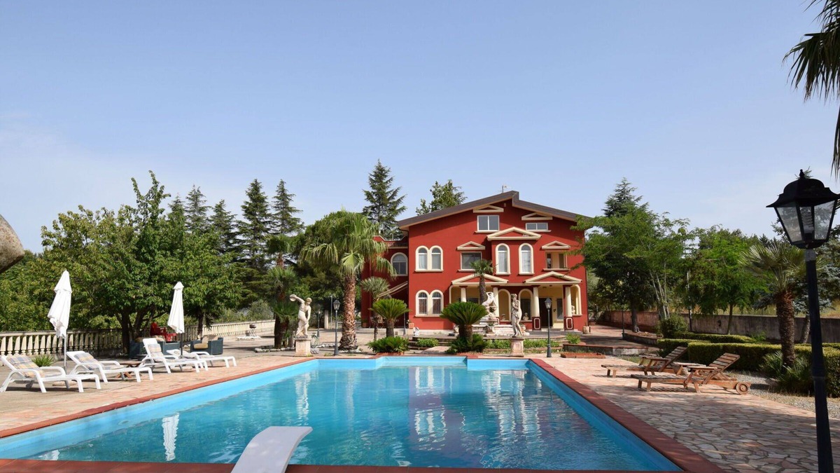 Castrovillari Villa | Stunning private villa with WIFI, private pool, hot tub, patio, pets allowed and panoramic view
