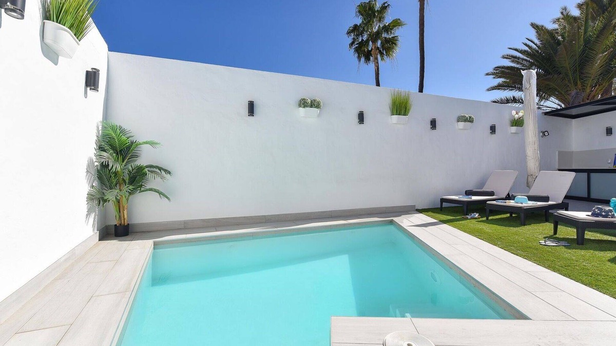 Playa del Ingles Villa | Stunning private villa for 6 guests with A/C, private pool, WIFI, TV, patio and pets allowed