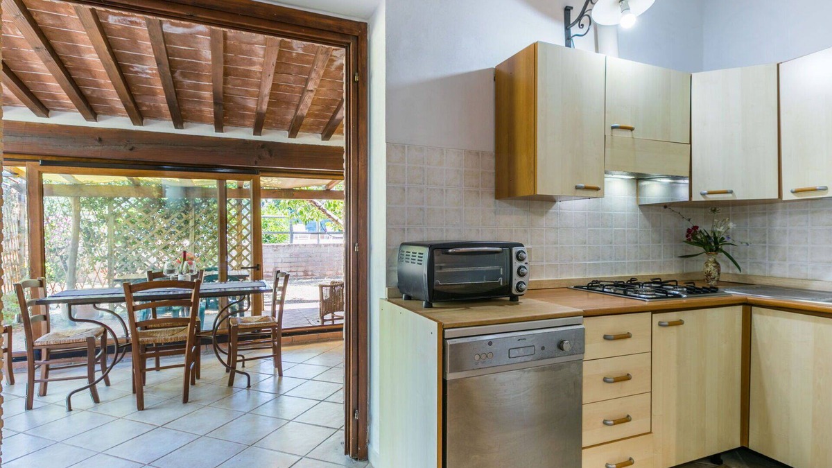 Casale Marittimo House | Stunning private villa for 4 guests with private pool, TV, patio and pets allowed