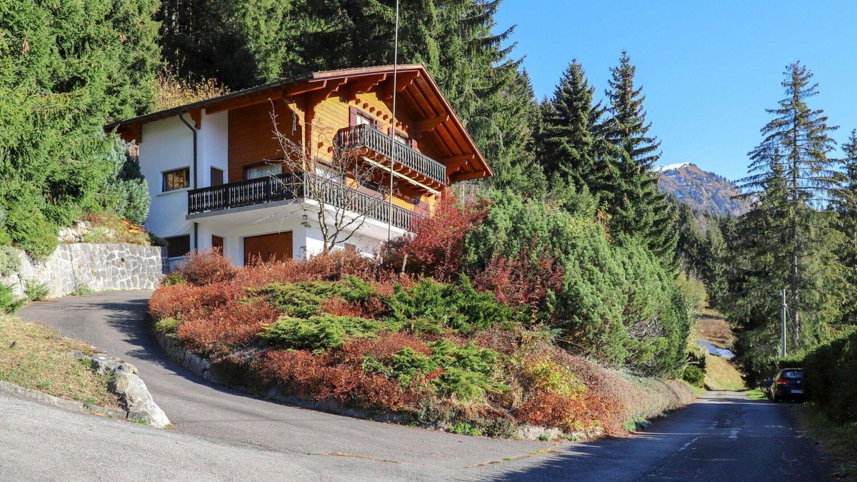 Barboleusaz House | Stunning private villa for 8 guests with WIFI, TV and balcony
