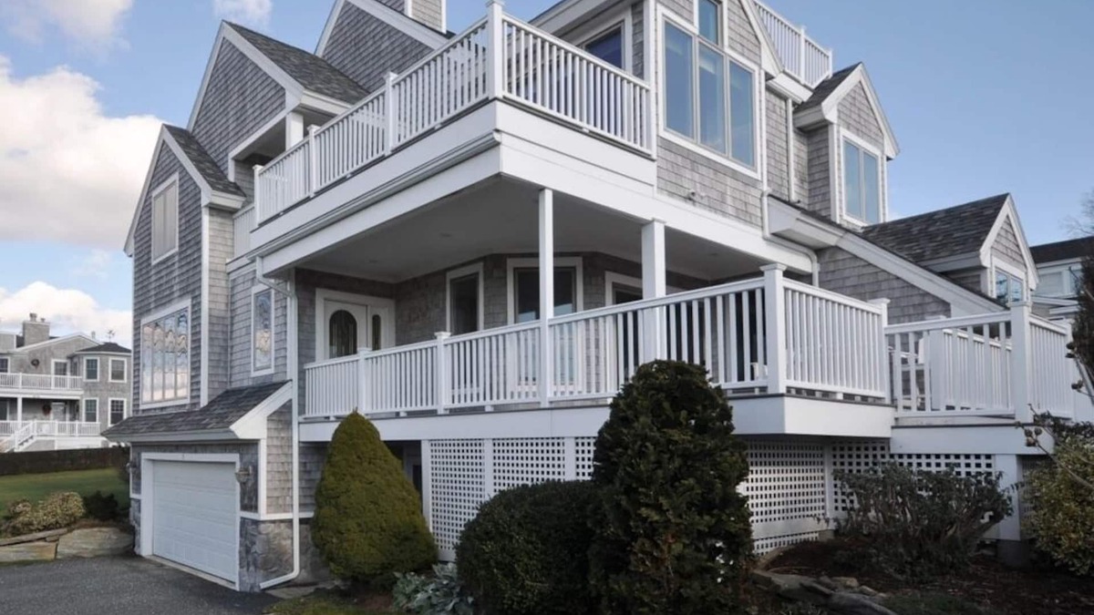 Easton's Point House | Stunning Private Beach House Walking Distance To Easton's Beach